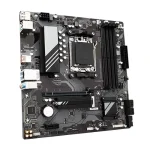 Detalle de puertos USB rápidos para periféricos gaming.
